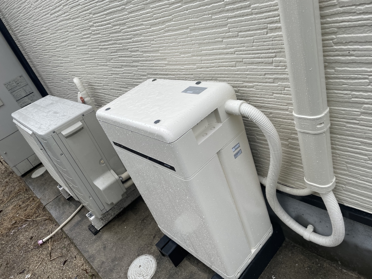 和歌山市の住宅の屋外設備の器具本体とカバーの塗装後